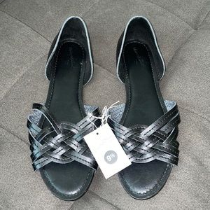 Universal Thread Sandals size 9.5 NWT